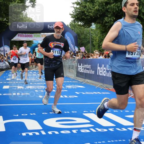 29.06.2025 - hella hamburg halbmarathon Strokosch-Dieckow http://msf.ph/oto/8363788 29.06.2025 10:50:47 Ziel 1466, 2234, 2788, 3654, 3947, 4839, 5018, 5115, 6712, 7052, 7134, 7952, 8205, 8657, 10750, 11356, 11551, 13701, 15395, 15426, 15643, 15720, 17129, 17908, 18182, 18229, 18370, 18820 meine-sportfotos.de