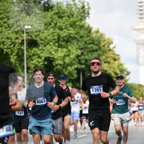 29.06.2025 - hella hamburg halbmarathon Dr. Thomas Lammeyer http://msf.ph/oto/8363848 29.06.2025 09:56:53 Kennedybrücke 1012, 1163, 1176, 1391, 1558, 1735, 1759, 2048, 2189, 2213, 2234, 2365, 2402, 2590, 2623, 2788, 2970, 3021, 3146, 3304, 3907, 3917, 4091, 4277, 4310, 4553, 4933, 4997, 5022, 5623, 5624, 5682, 5692, 6081, 6203, 6375, 6460, 6712, 7093, 7147, 7204, 7322, 7450, 7765, 8063, 8145, 8694, 8704, 8722, 8819, 9213, 9232, 9303, 9305, 9374, 9534, 9538, 9544, 9585, 9794, 10208, 10246, 10313, 10969, 11094, 11153, 11291 meine-sportfotos.de