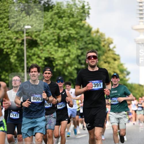 29.06.2025 - hella hamburg halbmarathon Dr. Thomas Lammeyer http://msf.ph/oto/8363859 29.06.2025 09:56:54 Kennedybrücke 1012, 1163, 1176, 1391, 1558, 1735, 1759, 2048, 2189, 2213, 2234, 2365, 2402, 2590, 2623, 2788, 2970, 3021, 3146, 3304, 3907, 4091, 4277, 4310, 4553, 4933, 4997, 5022, 5623, 5624, 5682, 5692, 6081, 6203, 6375, 6460, 6712, 7147, 7204, 7322, 7450, 7765, 8063, 8145, 8704, 8722, 8819, 9213, 9232, 9303, 9305, 9374, 9534, 9538, 9544, 9585, 9794, 10208, 10246, 10313, 10969, 11094, 11153, 11291 meine-sportfotos.de