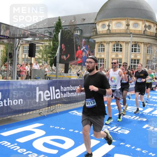 29.06.2025 - hella hamburg halbmarathon Michael Strokosch http://msf.ph/oto/8363911 29.06.2025 10:56:19 Ziel 1193, 5465, 7547, 8639, 9903, 9907, 10789, 12348, 14363, 15484, 16113, 16375, 16634, 17468, 18117, 18495, 18652, 18741, 19152 meine-sportfotos.de