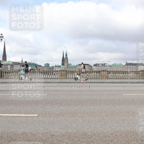 29.06.2025 - hella hamburg halbmarathon Lena Gebhardt http://msf.ph/oto/8363921 29.06.2025 09:10:49 Lombardsbrücke 538 meine-sportfotos.de