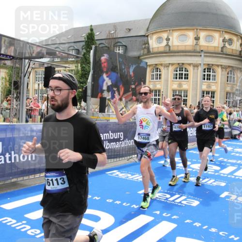 29.06.2025 - hella hamburg halbmarathon Michael Strokosch http://msf.ph/oto/8363933 29.06.2025 10:56:20 Ziel 1193, 5465, 7547, 9903, 10789, 11309, 12348, 14363, 15300, 15484, 16113, 16375, 16634, 17468, 18117, 18495, 18652, 18741, 19152 meine-sportfotos.de