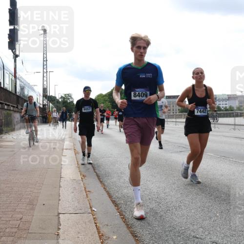 29.06.2025 - hella hamburg halbmarathon Lena Gebhardt http://msf.ph/oto/8363946 29.06.2025 10:14:21 Lombardsbrücke 8057, 8409, 209, 7442, 1194, 1406, 1728, 1890, 2494, 2990, 3020, 3154, 3756, 3834, 3939, 4032, 4962, 5670, 6028, 6083, 6089, 6287, 6366, 6710, 7209, 7442, 7802, 7840, 7991, 8001, 8057, 8147, 8409, 8892, 9845, 9886, 10224, 10442, 10443, 10610, 11987, 12467, 12938, 13237, 13285, 13788, 14488, 15482, 15840, 16126, 17439, 17985, 18041, 18236, 18239 meine-sportfotos.de