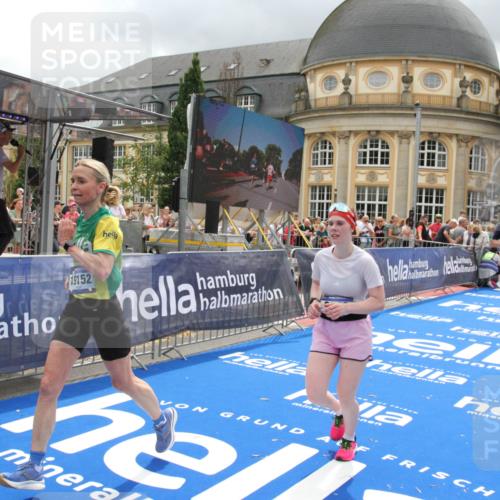 29.06.2025 - hella hamburg halbmarathon Michael Strokosch http://msf.ph/oto/8364028 29.06.2025 10:56:22 Ziel 1193, 4029, 5465, 5672, 7547, 9903, 10789, 11231, 11309, 12348, 15300, 16375, 17468, 18117, 18495, 18652, 18741, 19152 meine-sportfotos.de