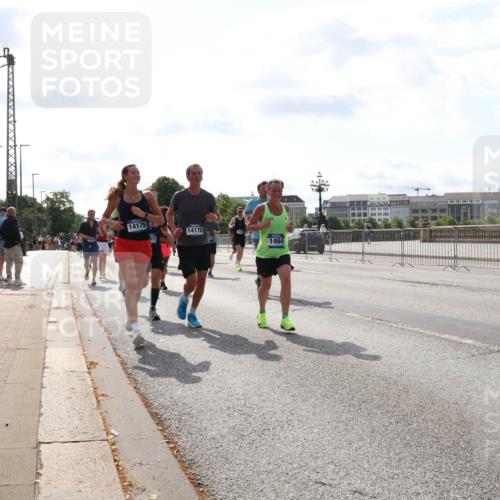 29.06.2025 - hella hamburg halbmarathon Lena Gebhardt http://msf.ph/oto/8364066 29.06.2025 10:01:48 Lombardsbrücke 14175, 14176, 1464, 1184, 1329, 1364, 1464, 1653, 1722, 1724, 1729, 1881, 1940, 2167, 2591, 2806, 2957, 3039, 3199, 3425, 3663, 4286, 4319, 4322, 4328, 4649, 4663, 5547, 5570, 5602, 5603, 5675, 5742, 6087, 6281, 6302, 6327, 6438, 6595, 6921, 6924, 7189, 7287, 8030, 8191, 8392, 8578, 8691, 8822, 8926, 9230, 9741, 10177, 10281, 10301, 10576, 10882, 10915, 11043, 14471, 14660, 14677, 16420 meine-sportfotos.de