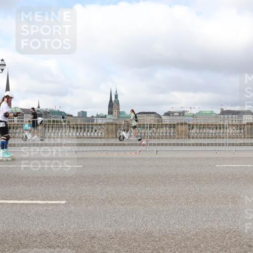 29.06.2025 - hella hamburg halbmarathon Lena Gebhardt http://msf.ph/oto/8364074 29.06.2025 09:10:49 Lombardsbrücke 538 meine-sportfotos.de