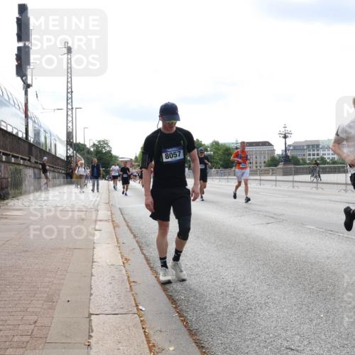 29.06.2025 - hella hamburg halbmarathon Lena Gebhardt http://msf.ph/oto/8364167 29.06.2025 10:14:22 Lombardsbrücke 8057, 7209, 1194, 1406, 1728, 1890, 2494, 2990, 3020, 3154, 3756, 3834, 3939, 4032, 4962, 5670, 6028, 6083, 6089, 6287, 6366, 6710, 7209, 7442, 7802, 7840, 7991, 8001, 8057, 8147, 8409, 8892, 9845, 9886, 10224, 10442, 10443, 10610, 11987, 12467, 12938, 13237, 13285, 13788, 14488, 15482, 15840, 16126, 17439, 17985, 18041, 18236, 18239 meine-sportfotos.de
