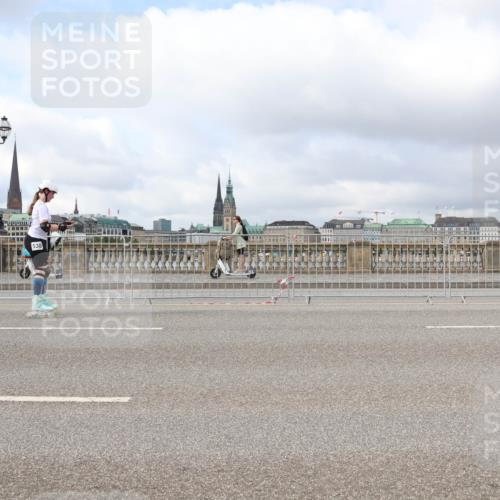 29.06.2025 - hella hamburg halbmarathon Lena Gebhardt http://msf.ph/oto/8364217 29.06.2025 09:10:50 Lombardsbrücke 1538 meine-sportfotos.de