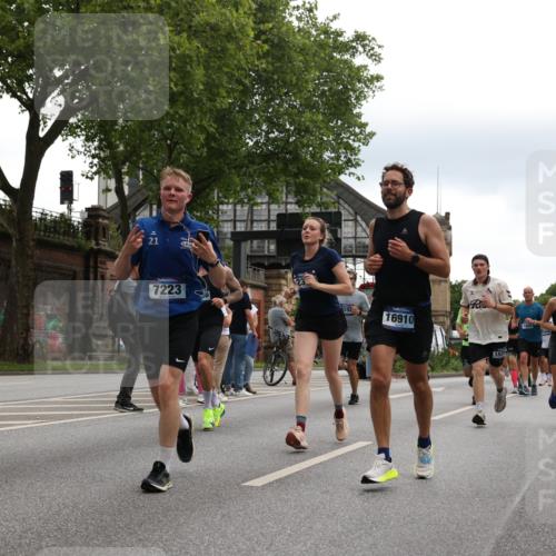29.06.2025 - hella hamburg halbmarathon Yannick Fuchs http://msf.ph/oto/8364294 29.06.2025 10:53:20 20KM 2006, 2348, 2584, 2677, 2957, 2978, 3114, 3181, 3279, 3425, 3983, 4088, 4592, 4796, 5347, 5885, 6087, 6202, 6220, 6438, 7031, 7223, 7287, 8290, 10036, 10587, 10759, 10896, 10943, 11935, 11938, 12206, 12261, 12564, 12633, 12736, 12862, 13583, 13761, 14567, 14732, 14902, 14928, 14965, 15232, 15240, 15284, 16227, 16341, 16910, 16980, 17017, 17176, 17304, 17503, 17630, 18153, 18327, 18467, 18485, 18716, 19015, 19160 meine-sportfotos.de