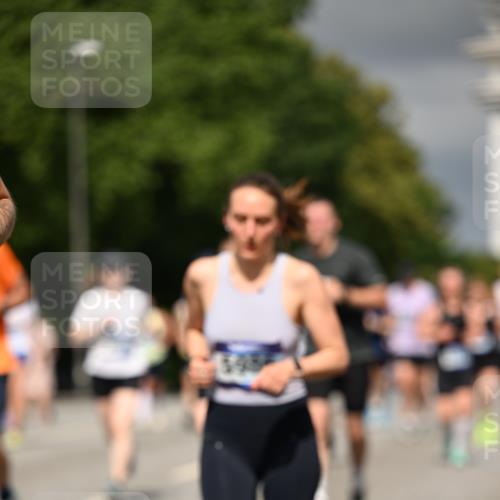 29.06.2025 - hella hamburg halbmarathon Dr. Thomas Lammeyer http://msf.ph/oto/8364341 29.06.2025 10:19:19 Kennedybrücke 1524, 1890, 2110, 2494, 3513, 3650, 4007, 4466, 4492, 4494, 5069, 5271, 5739, 5981, 5986, 6248, 6287, 6317, 6376, 7439, 7452, 7809, 7810, 8237, 8609, 9113, 9423, 9657, 9847, 9911, 9975, 9997, 10775, 10858, 10963 meine-sportfotos.de