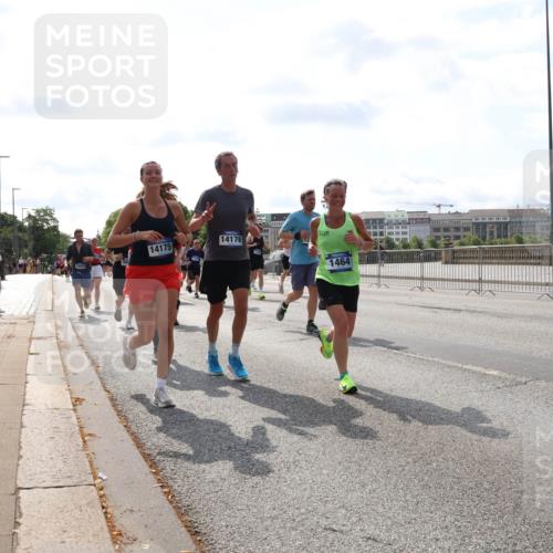 29.06.2025 - hella hamburg halbmarathon Lena Gebhardt http://msf.ph/oto/8364366 29.06.2025 10:01:48 Lombardsbrücke 14175, 14176, 1464, 1184, 1329, 1364, 1464, 1653, 1722, 1724, 1729, 1881, 1940, 2167, 2591, 2806, 2957, 3039, 3199, 3425, 3663, 4286, 4319, 4322, 4328, 4649, 4663, 5547, 5570, 5602, 5603, 5675, 5742, 6087, 6281, 6302, 6327, 6438, 6595, 6921, 6924, 7189, 7287, 8030, 8191, 8392, 8578, 8691, 8822, 8926, 9230, 9741, 10177, 10281, 10301, 10576, 10882, 10915, 11043, 14471, 14660, 14677, 16420 meine-sportfotos.de