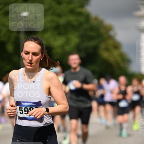 29.06.2025 - hella hamburg halbmarathon Dr. Thomas Lammeyer http://msf.ph/oto/8364400 29.06.2025 10:19:20 Kennedybrücke 1524, 1890, 2110, 2494, 3417, 3513, 3650, 4007, 4466, 4492, 4494, 5069, 5271, 5739, 5981, 5986, 6248, 6287, 6376, 7439, 7452, 7809, 7810, 8237, 8609, 9113, 9423, 9657, 9847, 9911, 9975, 9997, 10775, 10858, 10963 meine-sportfotos.de