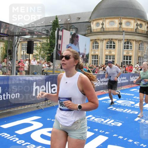 29.06.2025 - hella hamburg halbmarathon Michael Strokosch http://msf.ph/oto/8364409 29.06.2025 10:56:30 Ziel 1583, 3048, 4029, 5672, 6399, 7742, 8863, 9622, 10665, 11231, 15407, 15818, 16257, 16261, 17268, 17734, 18746, 18835 meine-sportfotos.de