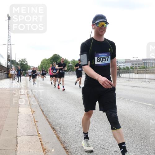 29.06.2025 - hella hamburg halbmarathon Lena Gebhardt http://msf.ph/oto/8364417 29.06.2025 10:14:23 Lombardsbrücke 16126, 7840, 8057, 1194, 1406, 1728, 1890, 2494, 2990, 3020, 3154, 3756, 3834, 3939, 4032, 4962, 5191, 5670, 6028, 6083, 6089, 6287, 6366, 6710, 7209, 7442, 7802, 7840, 7991, 8001, 8057, 8147, 8409, 8892, 9845, 9886, 10224, 10610, 11987, 12467, 12938, 13237, 13285, 13788, 14488, 15482, 15840, 16126, 17439, 17985, 18041, 18236, 18239 meine-sportfotos.de