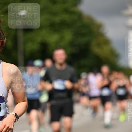 29.06.2025 - hella hamburg halbmarathon Dr. Thomas Lammeyer http://msf.ph/oto/8364451 29.06.2025 10:19:21 Kennedybrücke 1524, 1890, 2110, 2494, 3417, 3513, 3650, 4007, 4466, 4492, 4494, 5069, 5271, 5739, 5986, 6248, 6287, 6376, 7439, 7452, 7809, 7810, 8237, 8609, 9113, 9423, 9556, 9657, 9847, 9911, 9975, 9997, 10775, 10858, 10963 meine-sportfotos.de