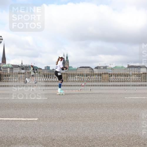 29.06.2025 - hella hamburg halbmarathon Lena Gebhardt http://msf.ph/oto/8364455 29.06.2025 09:10:50 Lombardsbrücke 538 meine-sportfotos.de