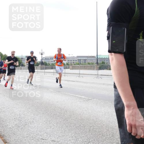 29.06.2025 - hella hamburg halbmarathon Lena Gebhardt http://msf.ph/oto/8364470 29.06.2025 10:14:24 Lombardsbrücke 13237, 7840, 8057, 1194, 1406, 1728, 1890, 2494, 2990, 3020, 3154, 3756, 3834, 3939, 4032, 4962, 5191, 5670, 6028, 6083, 6089, 6287, 6366, 7209, 7442, 7802, 7840, 7991, 8001, 8057, 8147, 8409, 8892, 9663, 9845, 9886, 10224, 10610, 11987, 12467, 12938, 13237, 13285, 13788, 14488, 15482, 15840, 16126, 17439, 18041, 18236, 18239 meine-sportfotos.de