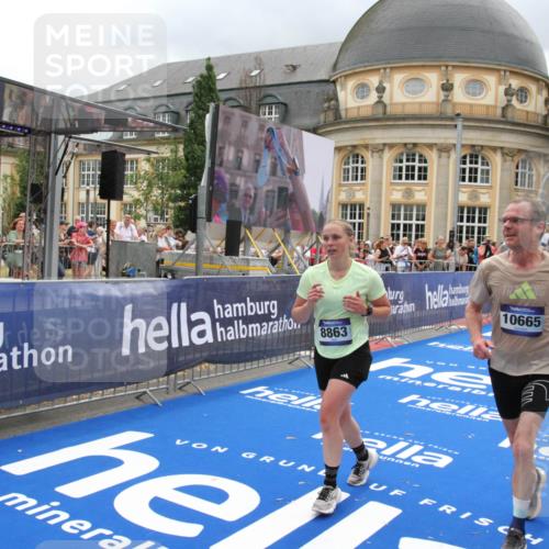 29.06.2025 - hella hamburg halbmarathon Michael Strokosch http://msf.ph/oto/8364477 29.06.2025 10:56:32 Ziel 1583, 3048, 3413, 5744, 6399, 7742, 8542, 8652, 8863, 9622, 10093, 10665, 15407, 15818, 16257, 16261, 17268, 17734, 18746, 18835 meine-sportfotos.de
