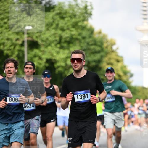 29.06.2025 - hella hamburg halbmarathon Dr. Thomas Lammeyer http://msf.ph/oto/8364504 29.06.2025 09:56:54 Kennedybrücke 1012, 1163, 1176, 1391, 1558, 1735, 1759, 2048, 2189, 2213, 2234, 2365, 2402, 2590, 2623, 2788, 2970, 3021, 3146, 3304, 3907, 4091, 4277, 4310, 4553, 4933, 4997, 5022, 5623, 5624, 5682, 5692, 6081, 6203, 6375, 6460, 6712, 7147, 7204, 7322, 7450, 7765, 8063, 8145, 8704, 8722, 8819, 9213, 9232, 9303, 9305, 9374, 9534, 9538, 9544, 9585, 9794, 10208, 10246, 10313, 10969, 11094, 11153, 11291 meine-sportfotos.de