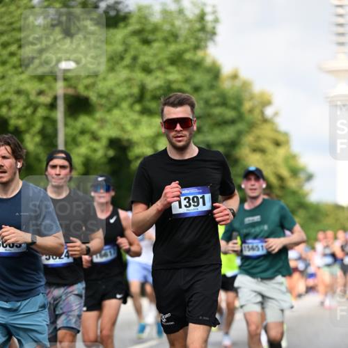 29.06.2025 - hella hamburg halbmarathon Dr. Thomas Lammeyer http://msf.ph/oto/8364512 29.06.2025 09:56:54 Kennedybrücke 1012, 1163, 1176, 1391, 1558, 1735, 1759, 2048, 2189, 2213, 2234, 2365, 2402, 2590, 2623, 2788, 2970, 3021, 3146, 3304, 3907, 4091, 4277, 4310, 4553, 4933, 4997, 5022, 5623, 5624, 5682, 5692, 6081, 6203, 6375, 6460, 6712, 7147, 7204, 7322, 7450, 7765, 8063, 8145, 8704, 8722, 8819, 9213, 9232, 9303, 9305, 9374, 9534, 9538, 9544, 9585, 9794, 10208, 10246, 10313, 10969, 11094, 11153, 11291 meine-sportfotos.de