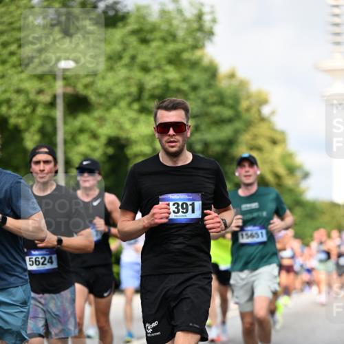 29.06.2025 - hella hamburg halbmarathon Dr. Thomas Lammeyer http://msf.ph/oto/8364517 29.06.2025 09:56:55 Kennedybrücke 1012, 1163, 1176, 1391, 1558, 1735, 1759, 2048, 2213, 2234, 2365, 2402, 2590, 2623, 2788, 2970, 3021, 3146, 3304, 3907, 4091, 4310, 4553, 4933, 4997, 5022, 5623, 5624, 5682, 5692, 6081, 6203, 6375, 6460, 6712, 7147, 7204, 7322, 7448, 7450, 7765, 8063, 8145, 8704, 8722, 8819, 9232, 9303, 9305, 9374, 9534, 9538, 9544, 9585, 9794, 10208, 10246, 10313, 10969, 11094, 11153, 11291 meine-sportfotos.de