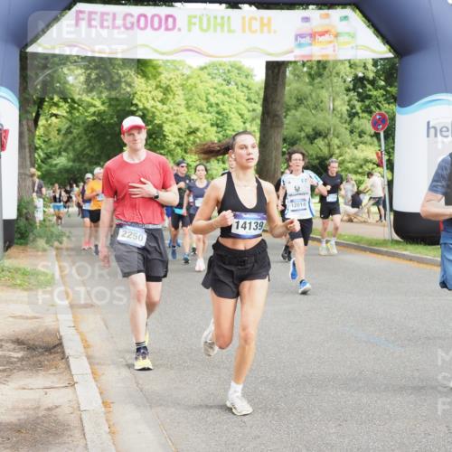 29.06.2025 - hella hamburg halbmarathon MichiJ http://msf.ph/oto/8364524 29.06.2025 10:43:36 Zwischen KM18-KM19 1130, 1485, 2250, 5492, 6399, 8825, 8968, 9246, 9903, 10408, 12014, 12196, 14139, 14737, 15090, 15125, 15431, 17665 meine-sportfotos.de