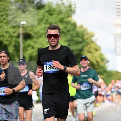 29.06.2025 - hella hamburg halbmarathon Dr. Thomas Lammeyer http://msf.ph/oto/8364530 29.06.2025 09:56:55 Kennedybrücke 1012, 1163, 1176, 1391, 1558, 1735, 1759, 2048, 2213, 2234, 2365, 2402, 2590, 2623, 2788, 2970, 3021, 3146, 3304, 3907, 4091, 4310, 4553, 4933, 4997, 5022, 5623, 5624, 5682, 5692, 6081, 6203, 6375, 6460, 6712, 7147, 7204, 7322, 7448, 7450, 7765, 8063, 8145, 8704, 8722, 8819, 9232, 9303, 9305, 9374, 9534, 9538, 9544, 9585, 9794, 10208, 10246, 10313, 10969, 11094, 11153, 11291 meine-sportfotos.de