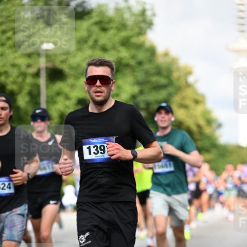 29.06.2025 - hella hamburg halbmarathon Dr. Thomas Lammeyer http://msf.ph/oto/8364536 29.06.2025 09:56:55 Kennedybrücke 1012, 1163, 1176, 1391, 1558, 1735, 1759, 2048, 2213, 2234, 2365, 2402, 2590, 2623, 2788, 2970, 3021, 3146, 3304, 3907, 4091, 4310, 4553, 4933, 4997, 5022, 5623, 5624, 5682, 5692, 6081, 6203, 6375, 6460, 6712, 7147, 7204, 7322, 7448, 7450, 7765, 8063, 8145, 8704, 8722, 8819, 9232, 9303, 9305, 9374, 9534, 9538, 9544, 9585, 9794, 10208, 10246, 10313, 10969, 11094, 11153, 11291 meine-sportfotos.de