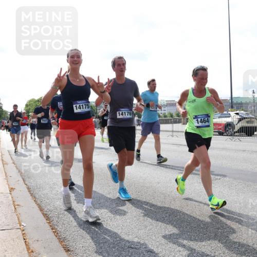 29.06.2025 - hella hamburg halbmarathon Lena Gebhardt http://msf.ph/oto/8364546 29.06.2025 10:01:49 Lombardsbrücke 18555, 5603, 14175, 14176, 12738, 1464, 1184, 1329, 1364, 1453, 1464, 1653, 1722, 1724, 1729, 1881, 1940, 2167, 2591, 2806, 2957, 3039, 3199, 3425, 3663, 4286, 4322, 4328, 4649, 4663, 5547, 5570, 5602, 5603, 5675, 5742, 6087, 6281, 6302, 6327, 6438, 6595, 6921, 7189, 7243, 7287, 8030, 8191, 8392, 8578, 8691, 8822, 8926, 9230, 9741, 9928, 10177, 10281, 10301, 10576, 10882, 10915, 11043, 14471, 14660, 14677, 16420 meine-sportfotos.de