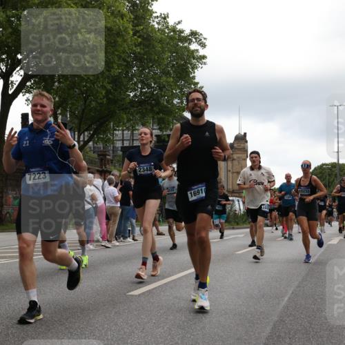 29.06.2025 - hella hamburg halbmarathon Yannick Fuchs http://msf.ph/oto/8364549 29.06.2025 10:53:20 20KM 2006, 2348, 2584, 2677, 2957, 2978, 3114, 3181, 3279, 3425, 3983, 4088, 4592, 4796, 5347, 5885, 6087, 6202, 6220, 6438, 7031, 7223, 7287, 8290, 10036, 10587, 10759, 10896, 10943, 11935, 11938, 12206, 12261, 12564, 12633, 12736, 12862, 13583, 13761, 14567, 14732, 14902, 14928, 14965, 15232, 15240, 15284, 16227, 16341, 16910, 16980, 17017, 17176, 17304, 17503, 17630, 18153, 18327, 18467, 18485, 18716, 19015, 19160 meine-sportfotos.de