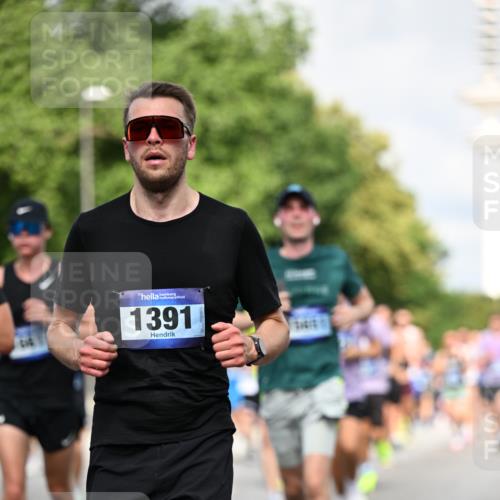 29.06.2025 - hella hamburg halbmarathon Dr. Thomas Lammeyer http://msf.ph/oto/8364553 29.06.2025 09:56:55 Kennedybrücke 1012, 1163, 1176, 1391, 1558, 1735, 1759, 2048, 2213, 2234, 2365, 2402, 2590, 2623, 2788, 2970, 3021, 3146, 3304, 3907, 4091, 4310, 4553, 4933, 4997, 5022, 5623, 5624, 5682, 5692, 6081, 6203, 6375, 6460, 6712, 7147, 7204, 7322, 7448, 7450, 7765, 8063, 8145, 8704, 8722, 8819, 9232, 9303, 9305, 9374, 9534, 9538, 9544, 9585, 9794, 10208, 10246, 10313, 10969, 11094, 11153, 11291 meine-sportfotos.de
