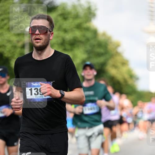 29.06.2025 - hella hamburg halbmarathon Dr. Thomas Lammeyer http://msf.ph/oto/8364561 29.06.2025 09:56:56 Kennedybrücke 1012, 1163, 1176, 1391, 1558, 1735, 1759, 2048, 2213, 2234, 2365, 2402, 2590, 2623, 2788, 2970, 3146, 3186, 3304, 3907, 4091, 4310, 4553, 4997, 5022, 5623, 5624, 5692, 6081, 6203, 6375, 6460, 6712, 7147, 7204, 7322, 7448, 7450, 7765, 8063, 8145, 8704, 8819, 9232, 9303, 9305, 9374, 9534, 9538, 9544, 9585, 9794, 10208, 10246, 10313, 11094, 11153, 11291 meine-sportfotos.de