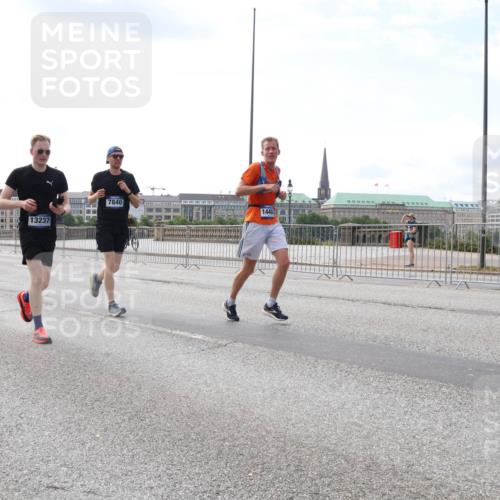 29.06.2025 - hella hamburg halbmarathon Lena Gebhardt http://msf.ph/oto/8364565 29.06.2025 10:14:25 Lombardsbrücke 16126, 13237, 7840, 1448, 1194, 1406, 1728, 1890, 2494, 2990, 3020, 3154, 3756, 3834, 3939, 4032, 4962, 5191, 5670, 6028, 6083, 6089, 6287, 6366, 7209, 7442, 7802, 7840, 7991, 8001, 8057, 8147, 8409, 8892, 9556, 9663, 9709, 9845, 9886, 10224, 10610, 11987, 12467, 12938, 13237, 13285, 13788, 14488, 15482, 15840, 16126, 17439, 18041, 18236, 18239 meine-sportfotos.de