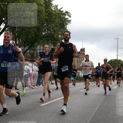 29.06.2025 - hella hamburg halbmarathon Yannick Fuchs http://msf.ph/oto/8364596 29.06.2025 10:53:20 20KM 2006, 2348, 2584, 2677, 2957, 2978, 3114, 3181, 3279, 3425, 3983, 4088, 4592, 4796, 5347, 5885, 6087, 6202, 6220, 6438, 7031, 7223, 7287, 8290, 10036, 10587, 10759, 10896, 10943, 11935, 11938, 12206, 12261, 12564, 12633, 12736, 12862, 13583, 13761, 14567, 14732, 14902, 14928, 14965, 15232, 15240, 15284, 16227, 16341, 16910, 16980, 17017, 17176, 17304, 17503, 17630, 18153, 18327, 18467, 18485, 18716, 19015, 19160 meine-sportfotos.de