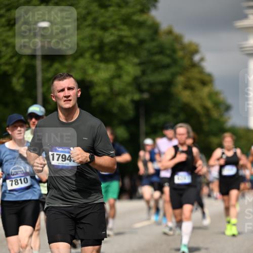 29.06.2025 - hella hamburg halbmarathon Dr. Thomas Lammeyer http://msf.ph/oto/8364611 29.06.2025 10:19:21 Kennedybrücke 1524, 1890, 2110, 2494, 3417, 3513, 3650, 4007, 4466, 4492, 4494, 5069, 5271, 5739, 5986, 6248, 6287, 6376, 7439, 7452, 7809, 7810, 8237, 8609, 9113, 9423, 9556, 9657, 9847, 9911, 9975, 9997, 10775, 10858, 10963 meine-sportfotos.de