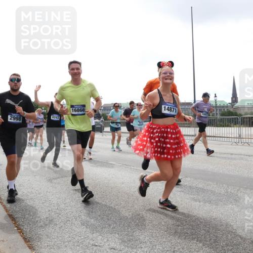 29.06.2025 - hella hamburg halbmarathon Lena Gebhardt http://msf.ph/oto/8364681 29.06.2025 10:39:24 Lombardsbrücke 9393, 2998, 8243, 16866, 14871, 1883, 1760, 1856, 1883, 2092, 2524, 2534, 2571, 2574, 2578, 2843, 2893, 2976, 2998, 3275, 3353, 3727, 3745, 4410, 4523, 4603, 4609, 4659, 4855, 4882, 5045, 5701, 6062, 6112, 6321, 6342, 6343, 6427, 6428, 6611, 6719, 6726, 6748, 7053, 7125, 7199, 7341, 7501, 7506, 7524, 7589, 7684, 7815, 8203, 8243, 8457, 8783, 8995, 9393, 9420, 9446, 9569, 9698, 9747, 9777, 9974, 9977, 10001, 10072, 10315, 10512, 10516, 13060 meine-sportfotos.de