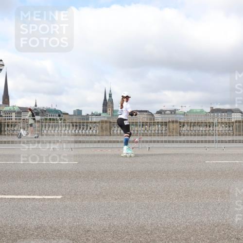 29.06.2025 - hella hamburg halbmarathon Lena Gebhardt http://msf.ph/oto/8364700 29.06.2025 09:10:51 Lombardsbrücke  meine-sportfotos.de