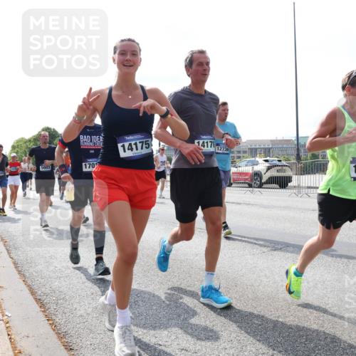 29.06.2025 - hella hamburg halbmarathon Lena Gebhardt http://msf.ph/oto/8364707 29.06.2025 10:01:49 Lombardsbrücke 5603, 170, 14175, 14176, 12736, 1464, 1184, 1329, 1364, 1453, 1464, 1653, 1722, 1724, 1729, 1881, 1940, 2167, 2591, 2806, 2957, 3039, 3199, 3425, 3663, 4286, 4322, 4328, 4649, 4663, 5547, 5570, 5602, 5603, 5675, 5742, 6087, 6281, 6302, 6327, 6438, 6595, 6921, 7189, 7243, 7287, 8030, 8191, 8392, 8578, 8691, 8822, 8926, 9230, 9741, 9928, 10177, 10281, 10301, 10576, 10882, 10915, 11043, 14471, 14660, 14677, 16420 meine-sportfotos.de