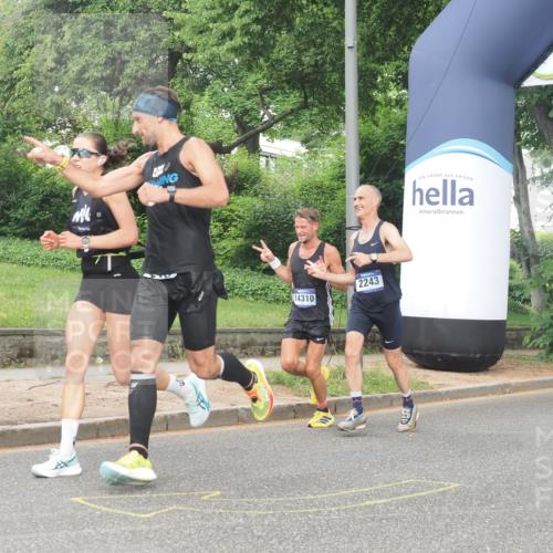 29.06.2025 - hella hamburg halbmarathon KatJ http://msf.ph/oto/8364733 29.06.2025 10:22:52 Zwischen KM18-KM19 4246 meine-sportfotos.de