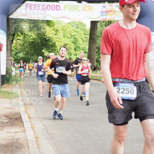 29.06.2025 - hella hamburg halbmarathon MichiJ http://msf.ph/oto/8364739 29.06.2025 10:43:39 Zwischen KM18-KM19 1130, 1485, 5492, 6272, 6399, 7659, 8669, 8825, 11832, 12014, 12196, 12585, 13465, 14139, 14737, 15090, 15125, 15431, 15712, 17268, 17665 meine-sportfotos.de