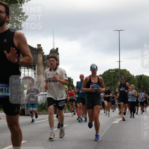 29.06.2025 - hella hamburg halbmarathon Yannick Fuchs http://msf.ph/oto/8364759 29.06.2025 10:53:20 20KM 2006, 2348, 2584, 2677, 2957, 2978, 3114, 3181, 3279, 3425, 3983, 4088, 4592, 4796, 5347, 5885, 6087, 6202, 6220, 6438, 7031, 7223, 7287, 8290, 10036, 10587, 10759, 10896, 10943, 11935, 11938, 12206, 12261, 12564, 12633, 12736, 12862, 13583, 13761, 14567, 14732, 14902, 14928, 14965, 15232, 15240, 15284, 16227, 16341, 16910, 16980, 17017, 17176, 17304, 17503, 17630, 18153, 18327, 18467, 18485, 18716, 19015, 19160 meine-sportfotos.de