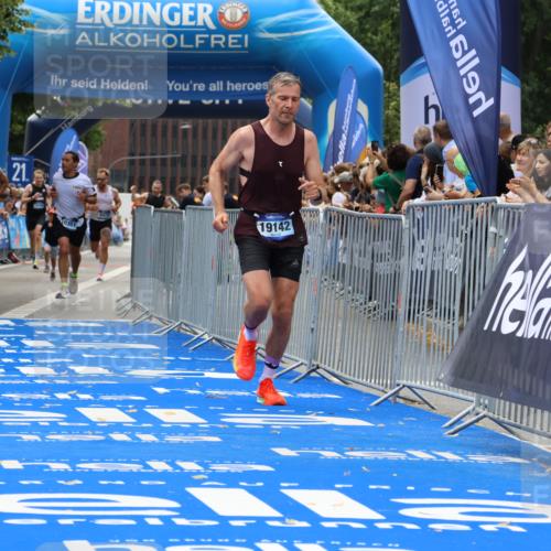 29.06.2025 - hella hamburg halbmarathon Strokosch-Dieckow http://msf.ph/oto/8364784 29.06.2025 10:28:57 Ziel 1827, 10351, 18874, 19142 meine-sportfotos.de