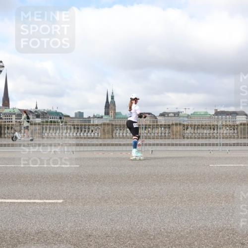 29.06.2025 - hella hamburg halbmarathon Lena Gebhardt http://msf.ph/oto/8364785 29.06.2025 09:10:51 Lombardsbrücke  meine-sportfotos.de