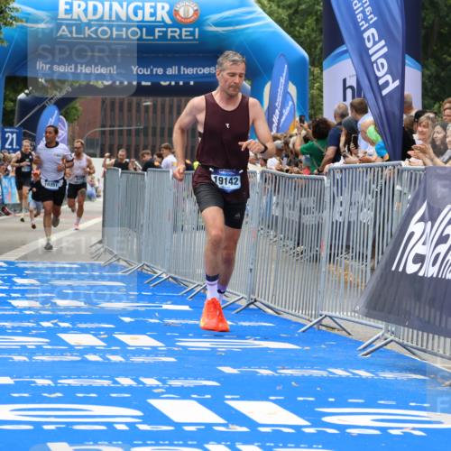29.06.2025 - hella hamburg halbmarathon Strokosch-Dieckow http://msf.ph/oto/8364823 29.06.2025 10:28:57 Ziel 1827, 10351, 18874, 19142 meine-sportfotos.de