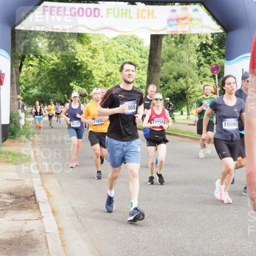29.06.2025 - hella hamburg halbmarathon MichiJ http://msf.ph/oto/8364829 29.06.2025 10:43:39 Zwischen KM18-KM19 1130, 1485, 5492, 6272, 6399, 7659, 8669, 8825, 11832, 12014, 12196, 12585, 13465, 14139, 14737, 15090, 15125, 15431, 15712, 17268, 17665 meine-sportfotos.de