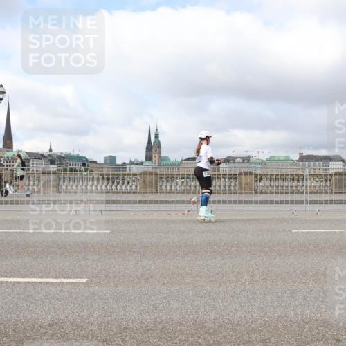 29.06.2025 - hella hamburg halbmarathon Lena Gebhardt http://msf.ph/oto/8364922 29.06.2025 09:10:51 Lombardsbrücke  meine-sportfotos.de