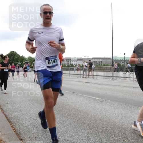 29.06.2025 - hella hamburg halbmarathon Lena Gebhardt http://msf.ph/oto/8364957 29.06.2025 10:48:33 Lombardsbrücke 2197, 6143, 12, 1666, 1142, 1157, 1167, 1174, 1175, 1584, 1645, 2037, 2195, 2418, 2437, 2438, 2475, 2627, 2650, 2716, 2756, 2909, 2958, 3224, 3320, 3504, 3661, 3679, 3933, 4327, 4588, 5010, 5585, 5781, 5952, 6143, 7203, 7393, 7394, 7532, 7947, 7948, 8461, 8521, 8719, 8760, 8948, 9552, 9775, 9787, 9921, 10059, 10145, 10204, 10366, 10524, 10654, 10656, 11364, 11365, 11742, 11781, 13814, 13845, 15715, 16498, 16499, 16701 meine-sportfotos.de