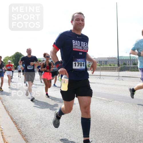 29.06.2025 - hella hamburg halbmarathon Lena Gebhardt http://msf.ph/oto/8364958 29.06.2025 10:01:50 Lombardsbrücke 18555, 17670, 5603, 1701, 12736, 1184, 1329, 1364, 1453, 1464, 1653, 1722, 1724, 1729, 1881, 1940, 2167, 2591, 2806, 2957, 3039, 3199, 3425, 3663, 4286, 4322, 4328, 4649, 4663, 5547, 5570, 5602, 5603, 5675, 5742, 6087, 6166, 6281, 6302, 6327, 6438, 6595, 6921, 7189, 7223, 7243, 7287, 8030, 8191, 8392, 8578, 8691, 8822, 8926, 9230, 9741, 9928, 10177, 10281, 10301, 10882, 10915, 11043, 14471, 14660, 14677, 16420 meine-sportfotos.de