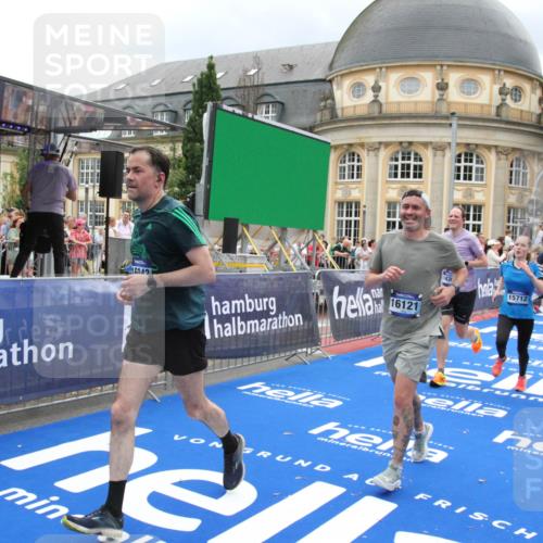 29.06.2025 - hella hamburg halbmarathon Michael Strokosch http://msf.ph/oto/8364970 29.06.2025 10:56:48 Ziel 2378, 3836, 4152, 7646, 8825, 8996, 9488, 11083, 11870, 13816, 14369, 14461, 15134, 15431, 15712, 16008, 16009, 16043, 16121, 17133, 18634 meine-sportfotos.de