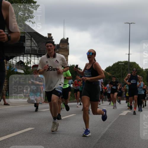 29.06.2025 - hella hamburg halbmarathon Yannick Fuchs http://msf.ph/oto/8364982 29.06.2025 10:53:21 20KM 2006, 2348, 2584, 2677, 2957, 2978, 3114, 3181, 3279, 3425, 3983, 4088, 4592, 4796, 5885, 6087, 6202, 6220, 6438, 7031, 7223, 7287, 8290, 10036, 10587, 10759, 10896, 10943, 11018, 11935, 11938, 12206, 12261, 12564, 12633, 12736, 12862, 13583, 13761, 14567, 14732, 14902, 14928, 14965, 15232, 15240, 15284, 16227, 16341, 16910, 16980, 17017, 17176, 17304, 17503, 17630, 18153, 18327, 18467, 18485, 18716, 18855, 19015, 19160 meine-sportfotos.de